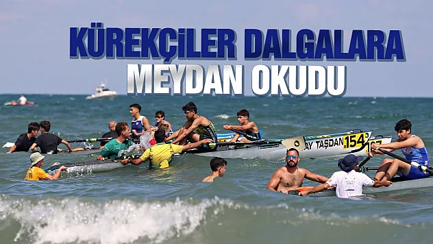 Deniz küreği şampiyonasında sporcular dalgalarla mücadele etti