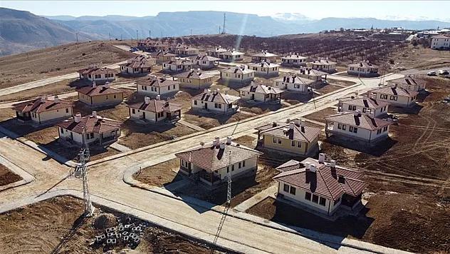 Deprem konutlarına yerleşen afetzedeler devlete minnettar