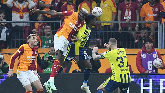 Derbide ilk yarı Galatasaray'ın!