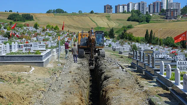 Derecik Şehir Mezarlığı'nda heyelan sonrası iyileştirme sürüyor