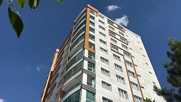 Diyarbakır'da balkondan atlayan 13 yaşındaki çocuk hayatını kaybetti