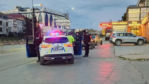 Dönüş Yapan Otomobile Motosiklet Çarptı: 1 Kişi Hastaneye Kaldırıldı
