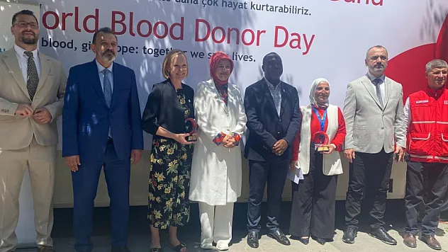 DSÖ'den Türk Kızılay'a kan bağışı