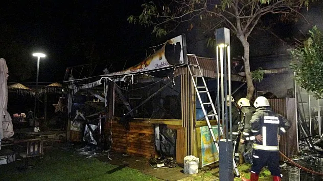 Dünyaca ünlü sahil bandındaki kafe yandı