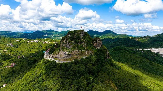 Dünyada tek, Raylı sistemli kale