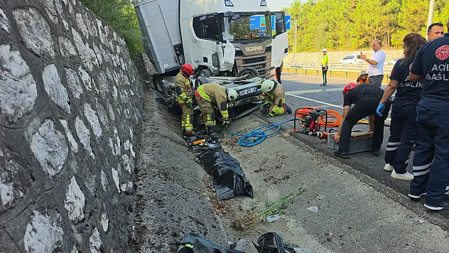 Düzce'de tırla çarpışan otomobil sürücüsü hayatını kaybetti