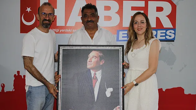 Eğitim-İş'ten Atatürk Tablosuyla Gelen Ziyaret