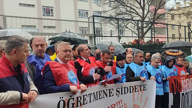 Eğitim-İş'ten Şiddete Karşı Sert Tepki: 'Öğretmen Güvendeyse, Gelecek Güvendedir!'