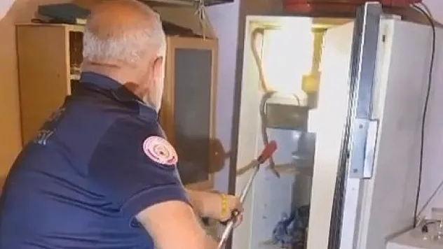 Elazığ'da ev sahibi şoke oldu: Buzdolabından yılan çıktı
