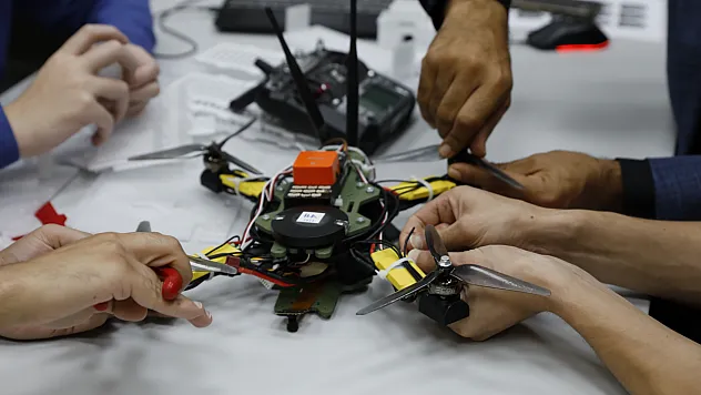Elektrik hatlarını yapay zekalı İHA'lar denetleyecek