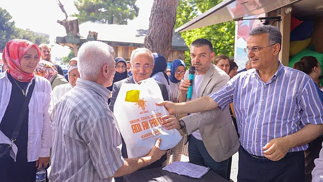 Erdoğan İmzalı Teşekkür Belgeleri İlkadım'da Teşkilat Mensuplarına Verildi