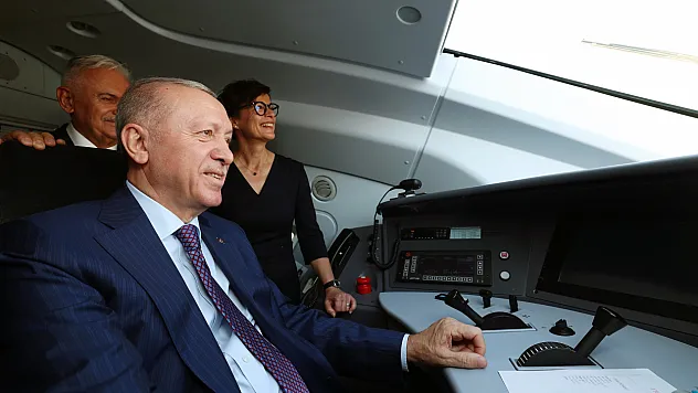 Erdoğan vatman koltuğuna geçti!