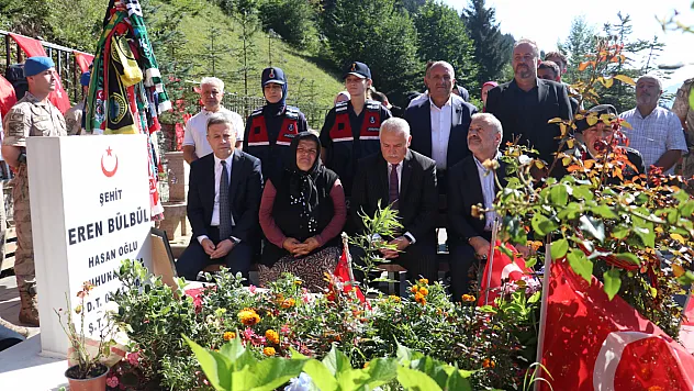Eren Bülbül, şehadetinin 8. yılında mezarı başında anıldı