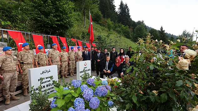 Eren Bülbül şehadetinin 9. yılında mezarı başında anıldı
