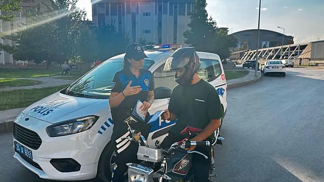 Erzincan'da polislerden sürücülere bilgilendirme