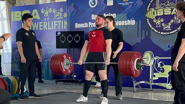 Çarşambalı Beden Eğitimi Öğretmeni Şimşek'ten Dünya Şampiyonluğu!