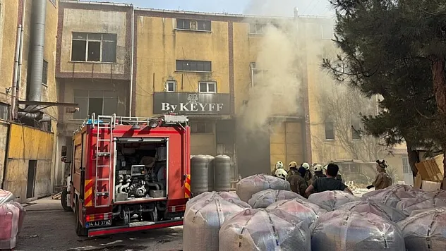 Esenyurt'ta fabrikada yangın çıktı