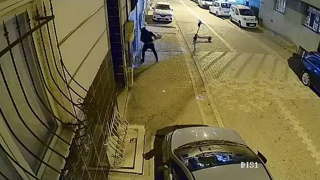 Eski sevgili apartmanın önünde dehşet saçtı