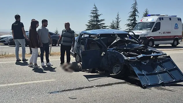 Eskişehir'de iki otomobil çarpıştı: 1'i bebek, 1'i çocuk 6 yaralı