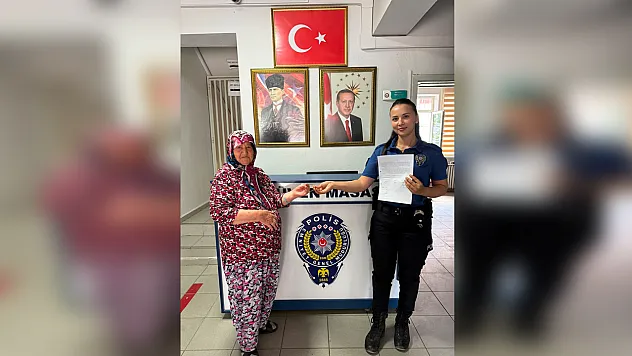 Eskişehir'de kaybolan 18 gramlık altın bilezik sahibine teslim edildi