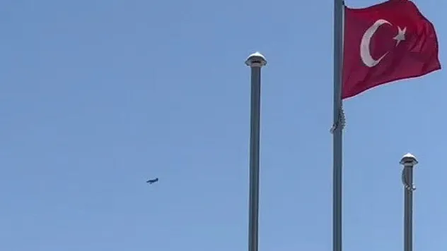 F16 savaş uçağı nefes kesti