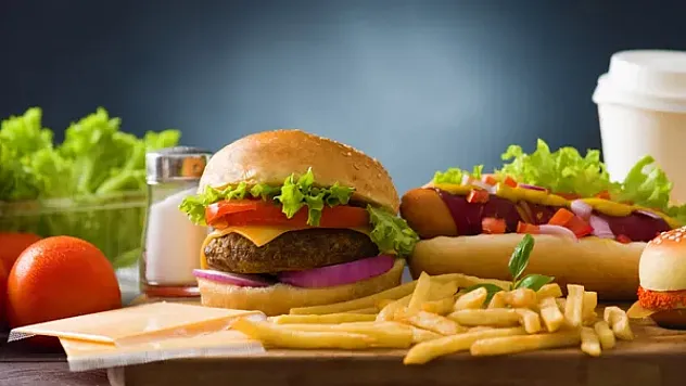 Fast food tüketimi gençler arasında artıyor