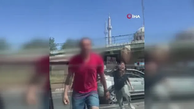 Fatih'te Trafikte Şiddet: Camı Yumruklayarak Kıran Sürücü Yakalandı