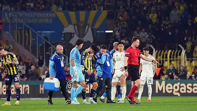 Fenerbahçe'de şok sakatlık! Asensio, derbide maça devam edemedi