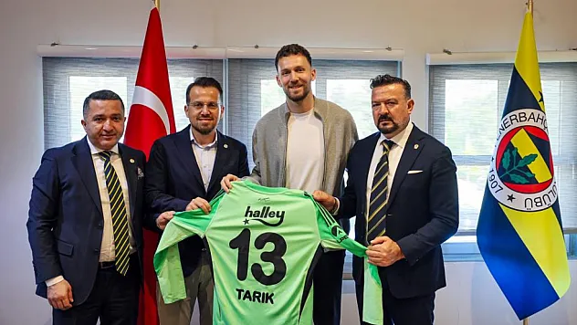 Fenerbahçe, Tarık Çetin ile 3 yıllık sözleşme imzaladı