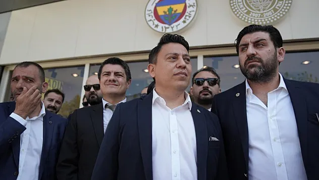 Fenerbahçe Yüksek Divan Kurulu Başkanlığı'na 9 bin 700 imza teslim edildi