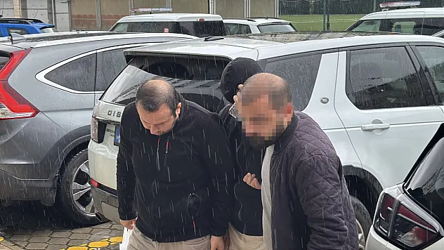 FETÖ operasyonunda yakalanan 2 zanlı adliyede