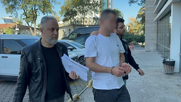 Fizik mühendisi bıçakla ağır yaralandı