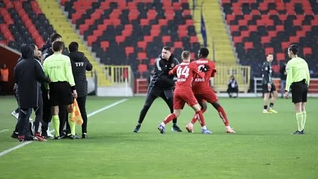 'Futbol kamuoyu ve tüm hakemlerimizden özür diliyorum'