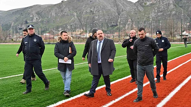 Futbol Sahası ve Spor Kompleksi'nde Çalışmalar Sürüyor