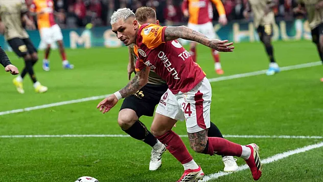 Galatasaray: 1 - Kocaelispor: 0 (İlk yarı sona erdi)