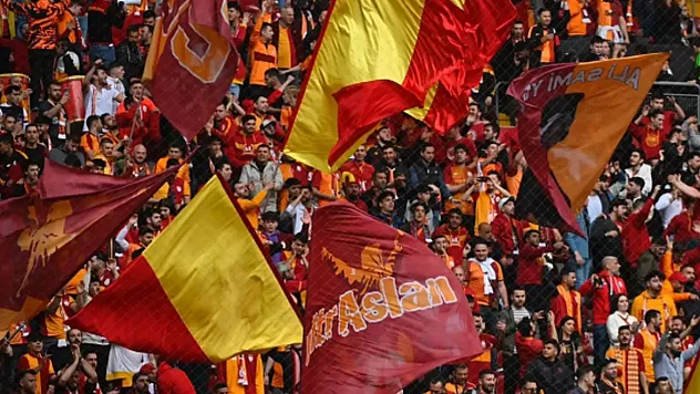 Galatasaray 3 isimle yollarını ayırdı