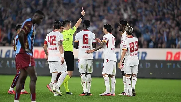 Galatasaray'a Trabzon'da ağır darbe: Sezonun ilk yenilgisi 4 farkla geldi