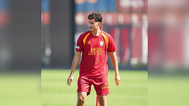 Galatasaray'da Deniz Gül takımla ilk antrenmanına çıktı
