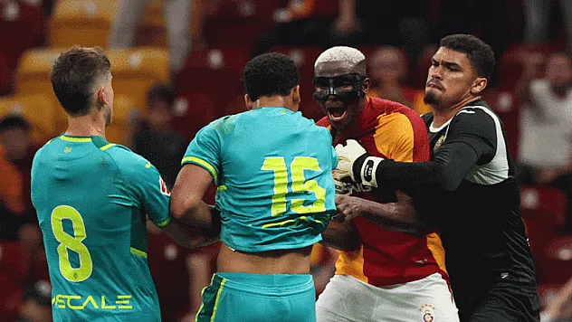 Galatasaray Maçında Tansiyon Yükseldi: Osimhen Zor Sakinleşti
