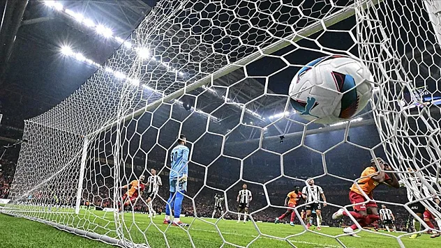 Galatasaray, sahasında Beşiktaş'a geçit vermiyor