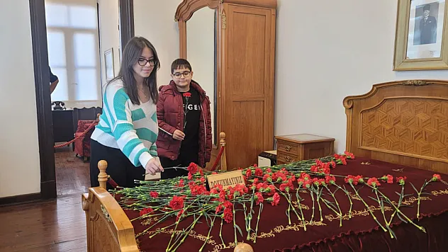 Gazi Müzesi'nde 10 Kasım anmasına yoğun ilgi