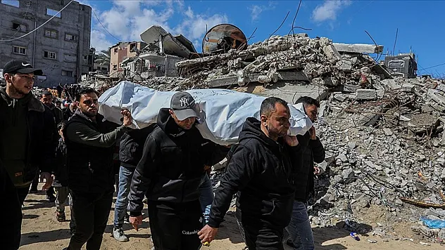 Gazze'de can kaybı 72 bin 96'ya yükseldi