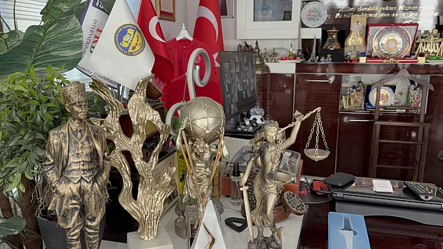 Geçmişin izleri makam odasında yaşatılıyor