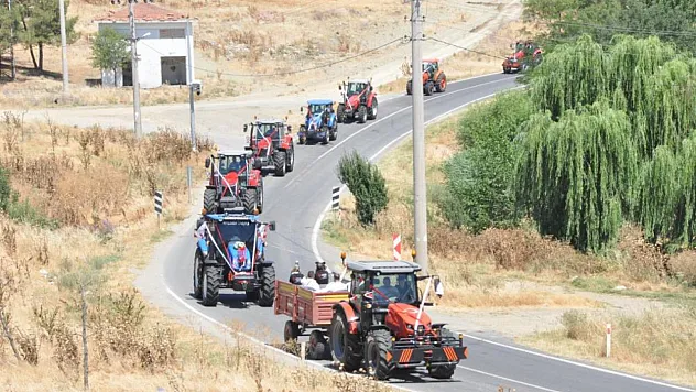 Gelin arabası traktör oldu