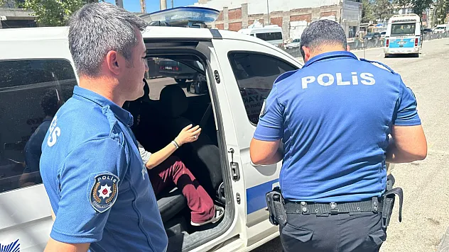 Genç kız, kız arkadaşının şiddetine maruz kaldı