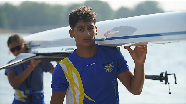 Genç kürekçiler Meriç Nehri'nde antrenmanlarını sürdürüyor