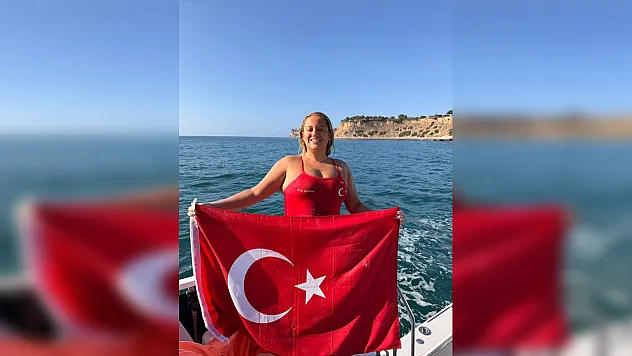 Genç Türk yüzücüden Catalina Kanalı'nda tarihi başarı