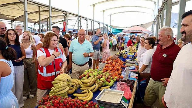 Gençay Cumartesi pazarında vatandaşlarla buluştu