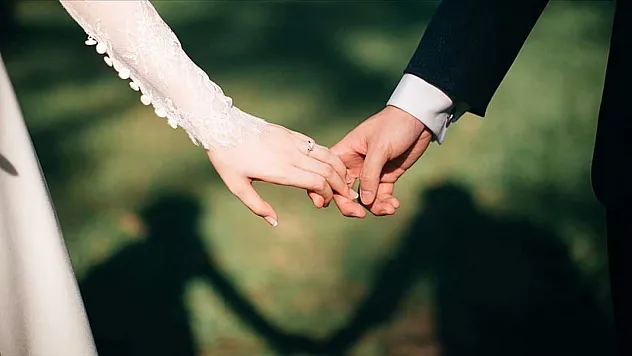Gençler neden evlilikten uzaklaşıyor? Sebep ekonomi mi, özgürlük mü?