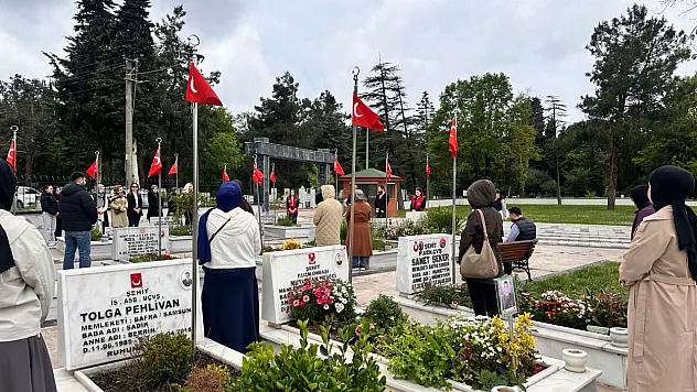Gençlik Haftası Bafra'da coşkuyla başladı: Anıta çelenk, şehitliğe ziyaret